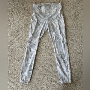 Lululemon Wunder Under Leggings size 6